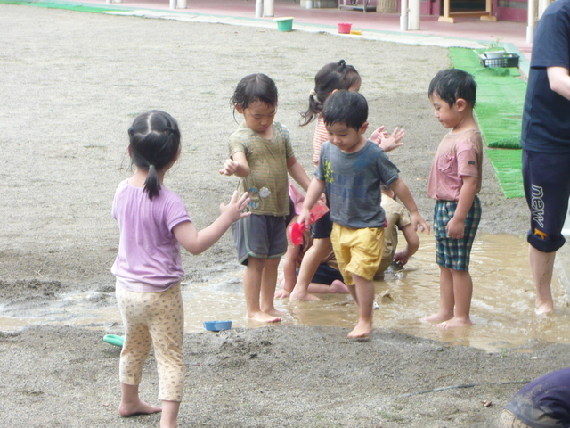 水あそび＆裸足保育