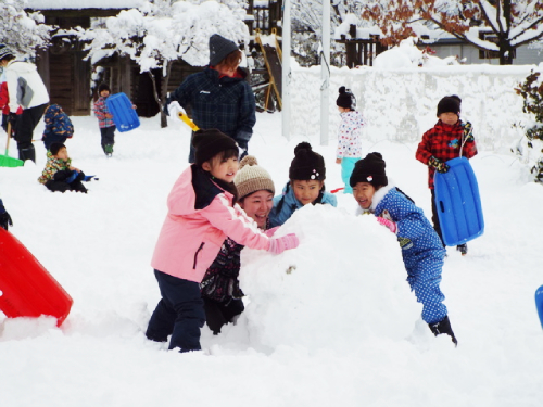 雪遊び