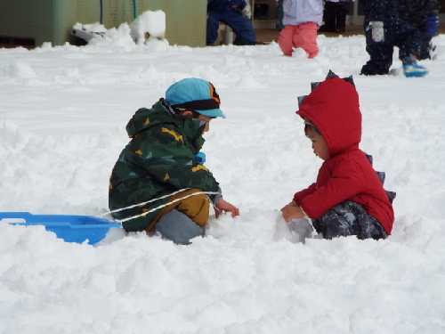 雪遊び